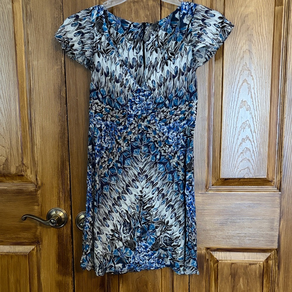 Free People Blue and White Floral V-Neck Midi Dress Size 4